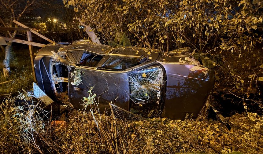 Hafif ticari araç ile otomobil çarpıştı! 4 kişi yaralandı