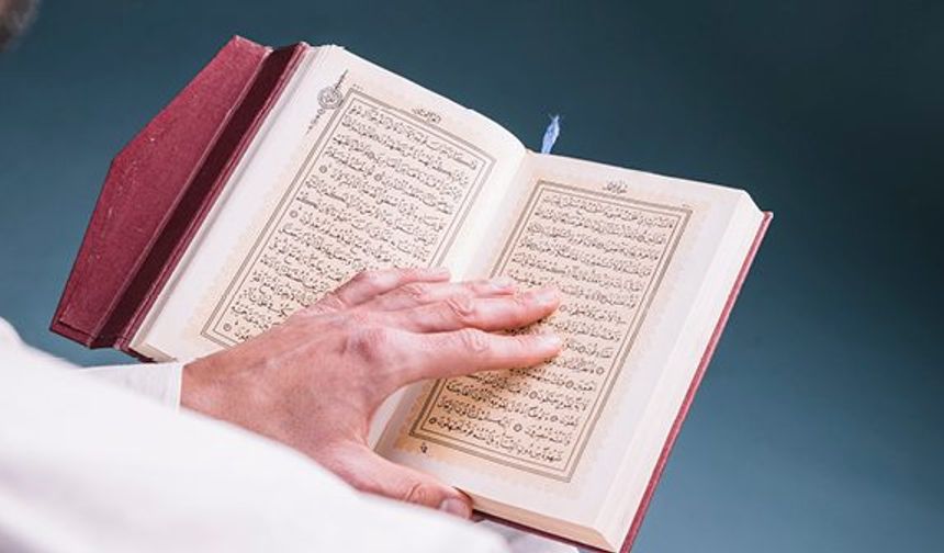 Kim parayı sever ve aziz görürse Allah Teâlâ onu zelil eder!