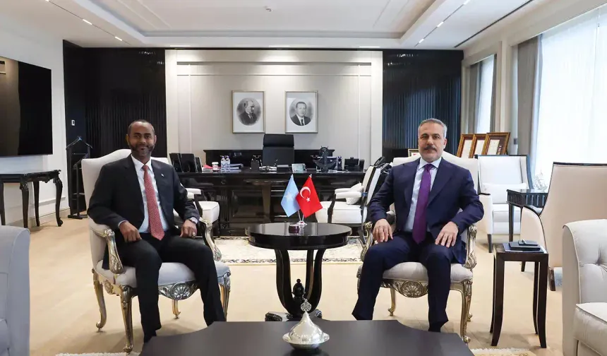 Bakan Fidan Somalili bakan ile görüştü!