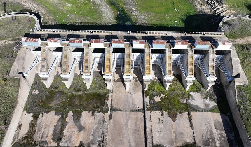 Edirne'de kritik seviyelere kadar boşalan barajlar böyle görüntülendi