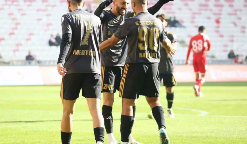 Sivasspor, 10 kişilik 2. Lig takımına elendi