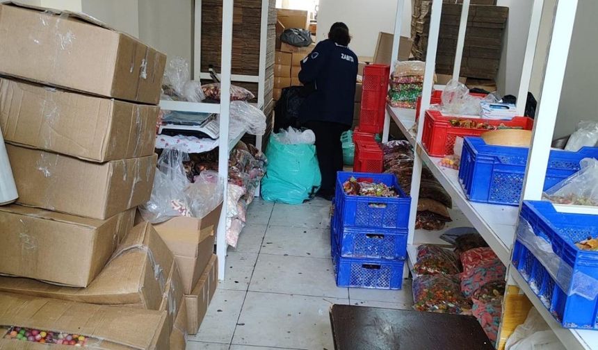 Çocukları zehirleyeceklerdi: 9 ton jelibon, şekerleme imha edildi