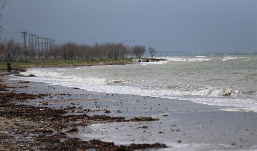 Çanakkale Boğazı transit gemi geçişlerine kapatıldı