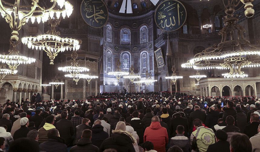 İmsak ve sabah namazı aynı mı? Sabah namazını kılmak için ezanının okunmasını beklemek gerekli mi?