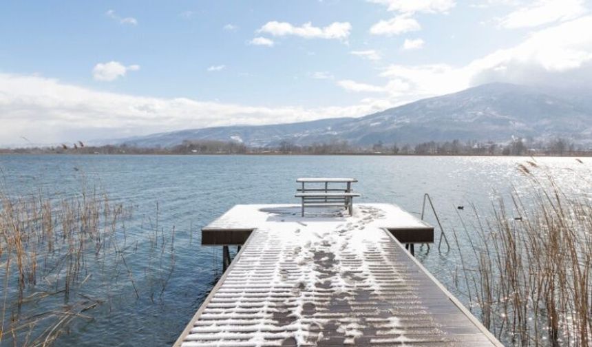 Sapanca Gölü’nde kar bereketi!