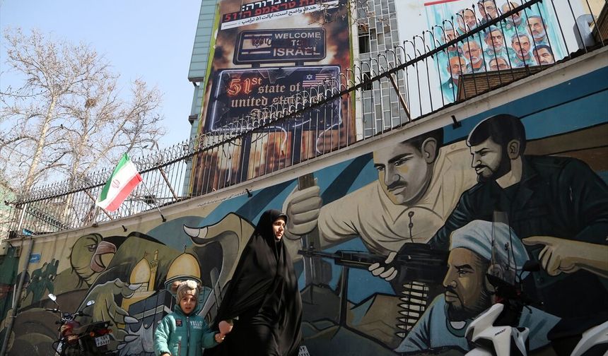 İran sokaklarında, ABD'ye ince mesaj: Bize saldırırsan israil yok olur