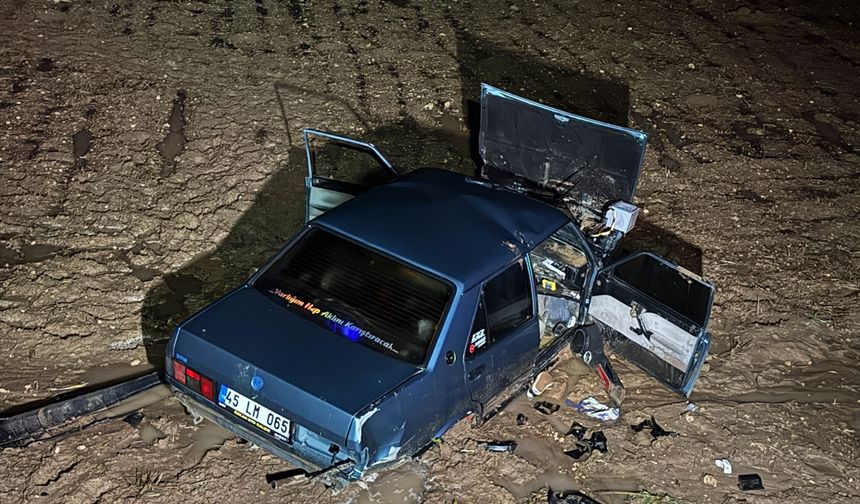 5 kişinin yaralandığı kazada araç bu hale geldi