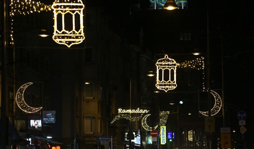 Almanya Sokaklarında Ramazan Işıltısı!