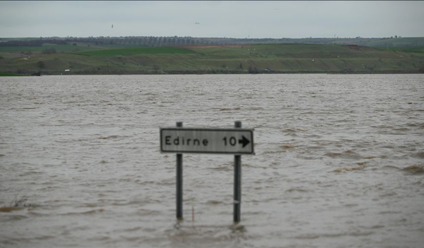 Edirne’de Nehirler Alarm Veriyor: Tunca ve Meriç’te Taşkın Mesaisi