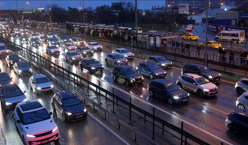 İstanbul'da ulaşım durma noktasına geldi!