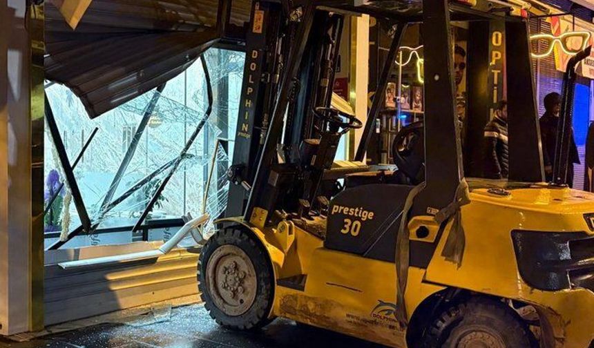Forkliftle kuyumcu soyan şahıs eşekle kaçtı