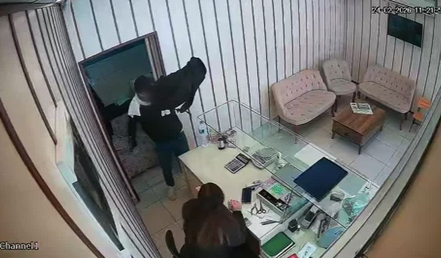 Malatya'daki silahlı soygunu güvenlik kameraları an be an kaydetti