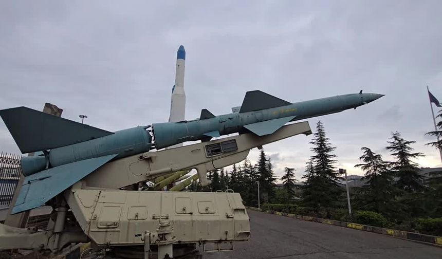 İran'dan savaşın ortasında füze şov