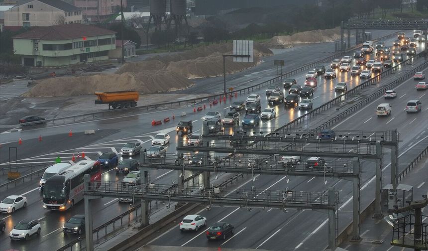 İstanbul'da bayram dönüşü trafik yoğunluğu oluştu
