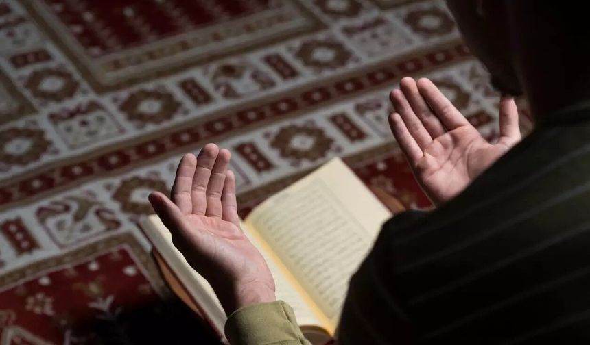 "Sizin en hayırlınız, Kur’ân’ı öğrenen ve öğretendir."