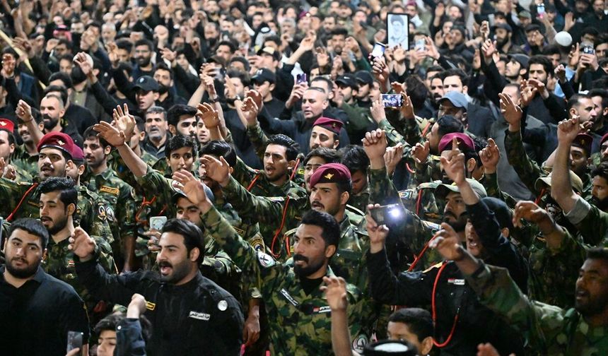 Irak'ta halk İran'a destek için sokaklara indi