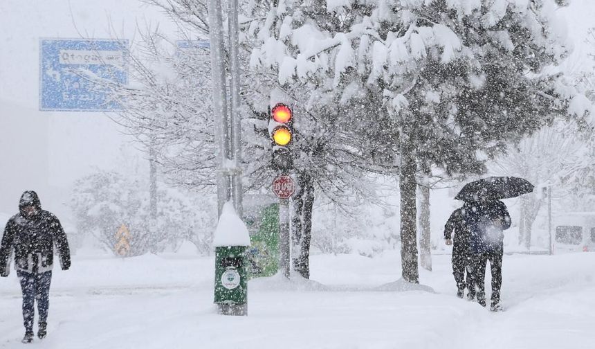 Kar Türkiye’ye Geri Dönüyor! Meteoroloji 24 İl İçin Uyardı, 5 Kentte Kar Fırtınası Bekleniyor