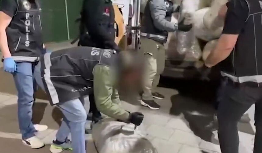 İzmir’de Tonlarca Uyuşturucu Ele Geçirildi!