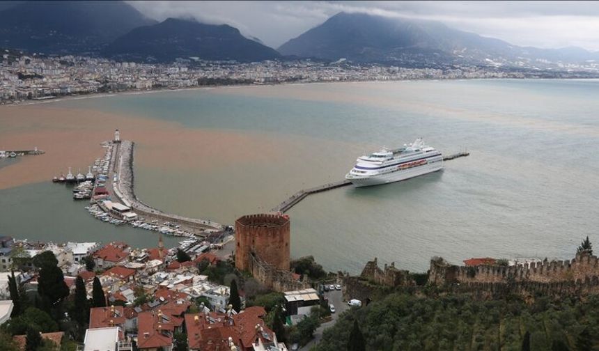 Alanya'da denizin rengi değişti!