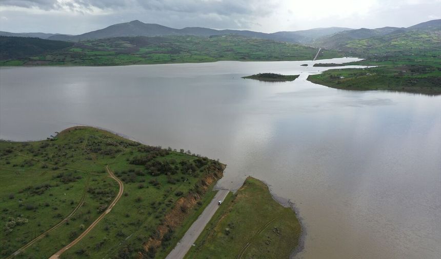 Balıkesir'de kurumaya yüz  tutan baraj, yağışların ardından tekrar su ile doldu