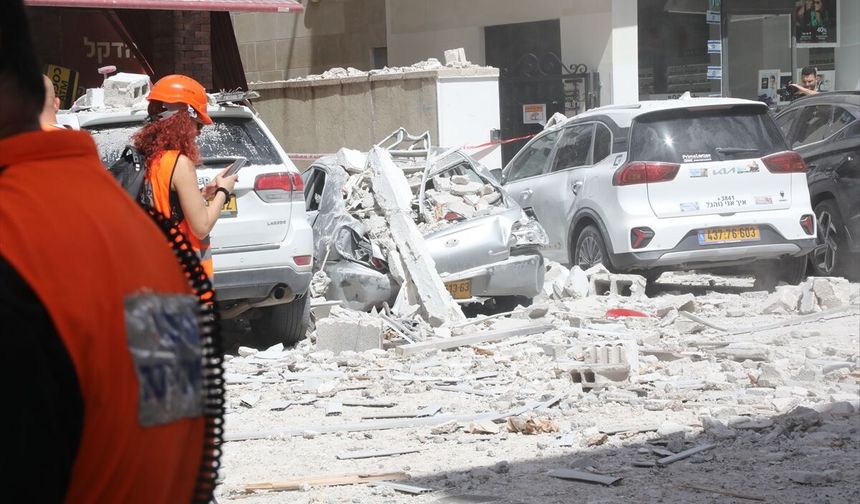 Trump'ın yüzde 98'ini imha ettik dediği İran füzeleri israii vurmaya devam ediyor