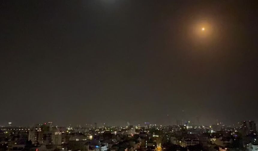 Demir Kubbe artık yok! İran füzeleri Tel Aviv'i vuruyor