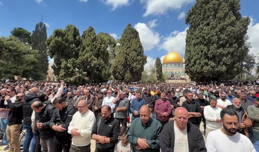 Mescid-i Aksa 5 hafta sonra Cuma namazında müminlerle buluştu