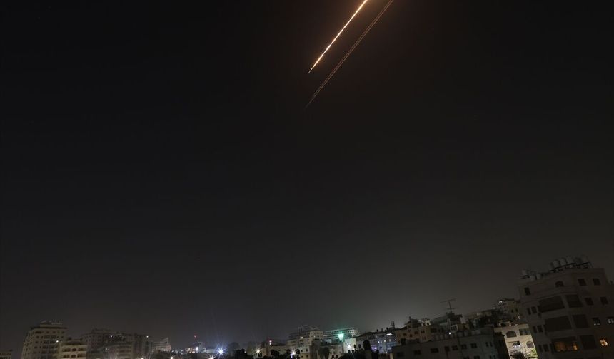 Siyonistlerin korkulu rüyası İran füzeleri, hedeflerine doğru böyle ilerledi