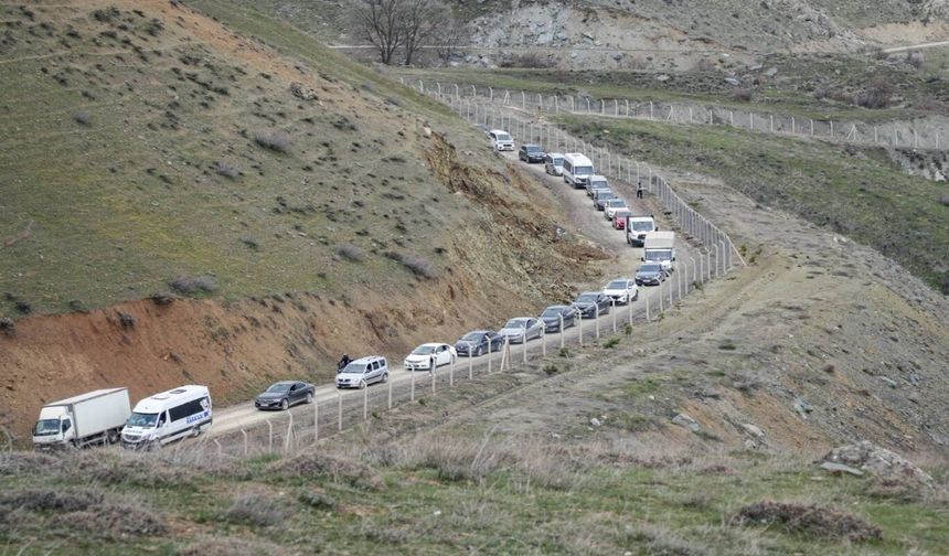Hakkari-Van kara yolu yeniden trafiğe kapatıldı