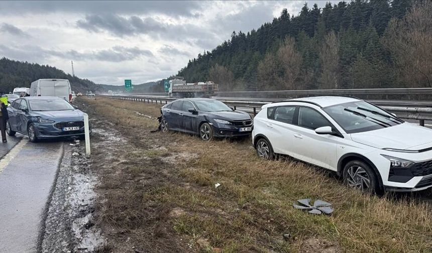 Anadolu Otoyolu'nda zincirleme kaza: 9 araç kazaya karıştı!