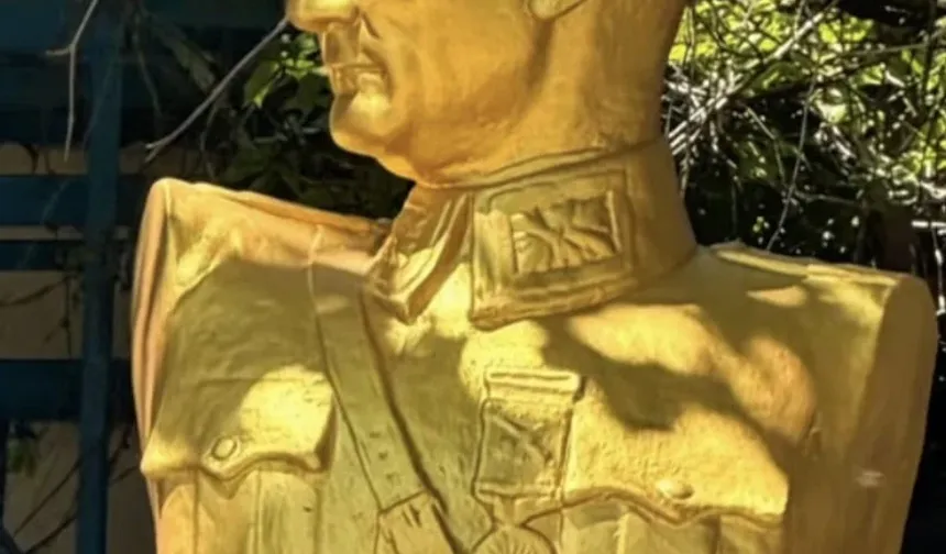 Heykel belediyeciliği Türkiye'den başka yerde yok.. CHP'li Başkanın M. Kemal büstüne yorumu