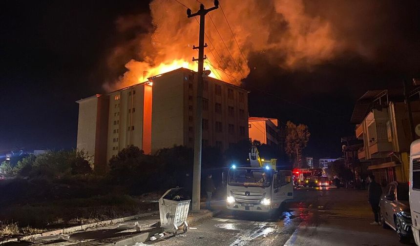 Lise yurdunda çıkan yangına müdahale ediliyor