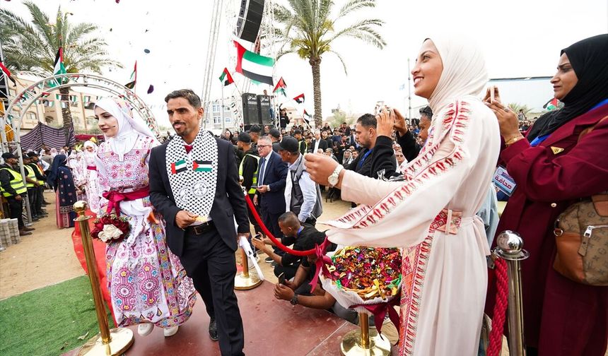 Gazze'de 150 çift toplu düğünle dünya evine girdi