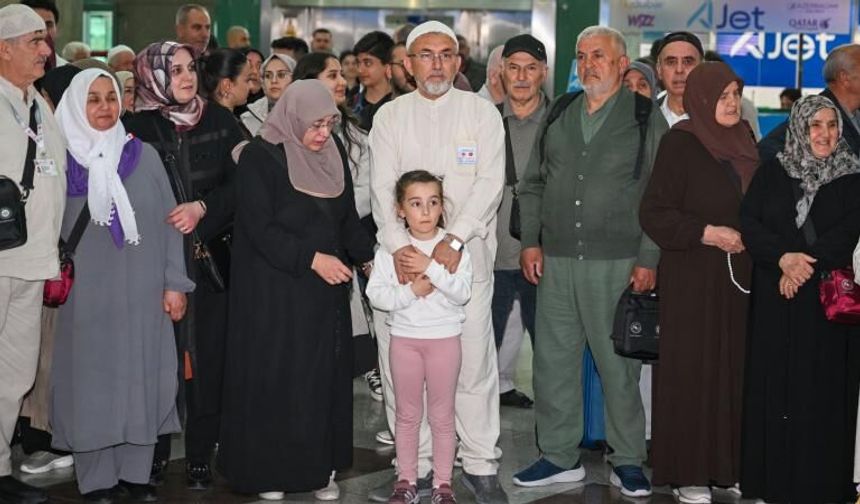 Ankara'dan ilk hac kafilesi dualarla uğurlandı!