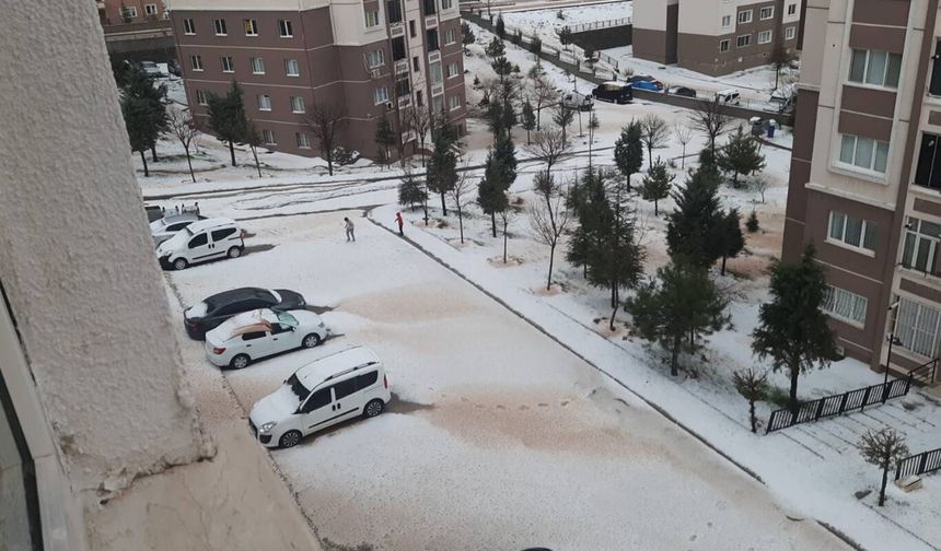 Bir ilde ceviz büyüklüğünde dolu yağdı