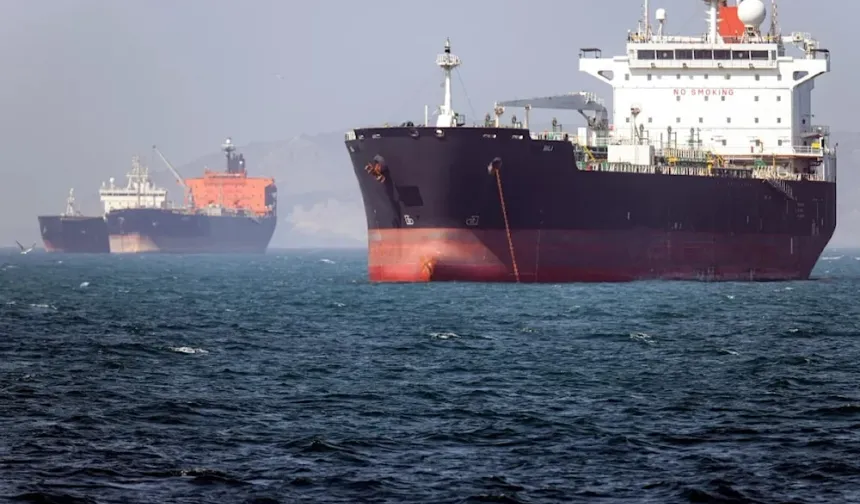 Irak tankerleri Hürmüz'den geçti