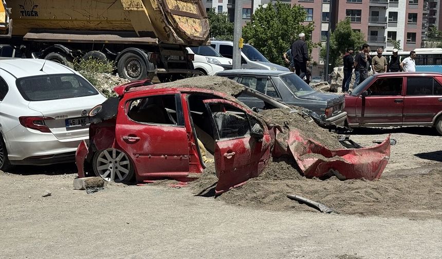 Freni patlayan kamyon 7 aracı ezdi! Çok sayıda yaralı var