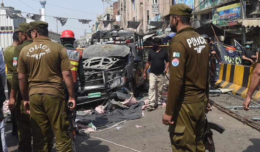 Adres Pakistan: Polis merkezine saldırı: 9 ölü, 35 yaralı var!