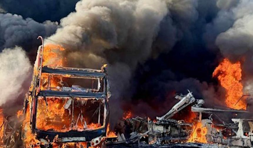 İngiltere’de feci olay: 36 adet çift katlı otobüs yandı!