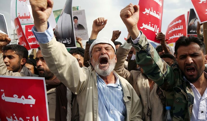 Binlerce Yemenli Husi'nin Açıklamalarına Destek için Meydana İndi
