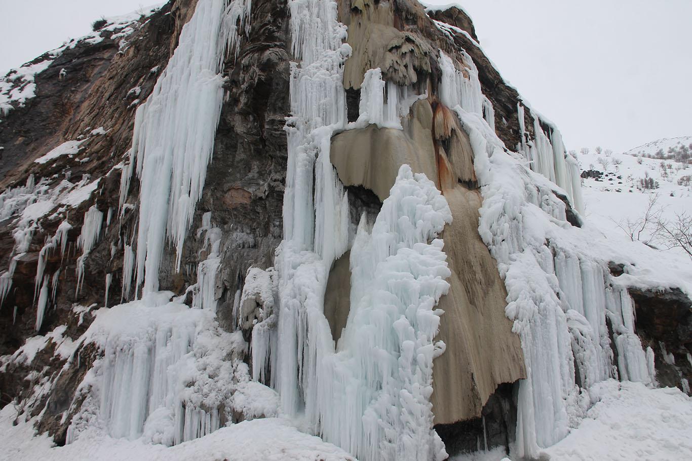Bitlis’te kar yağışının ardından kartpostallık görüntüler oluştu