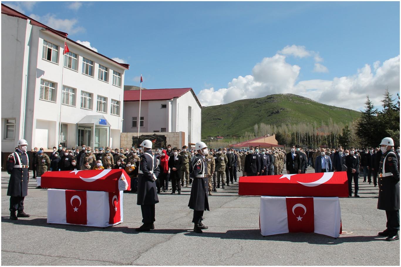 Bitlis’te hayatını kaybeden askerler için tören düzenlendi