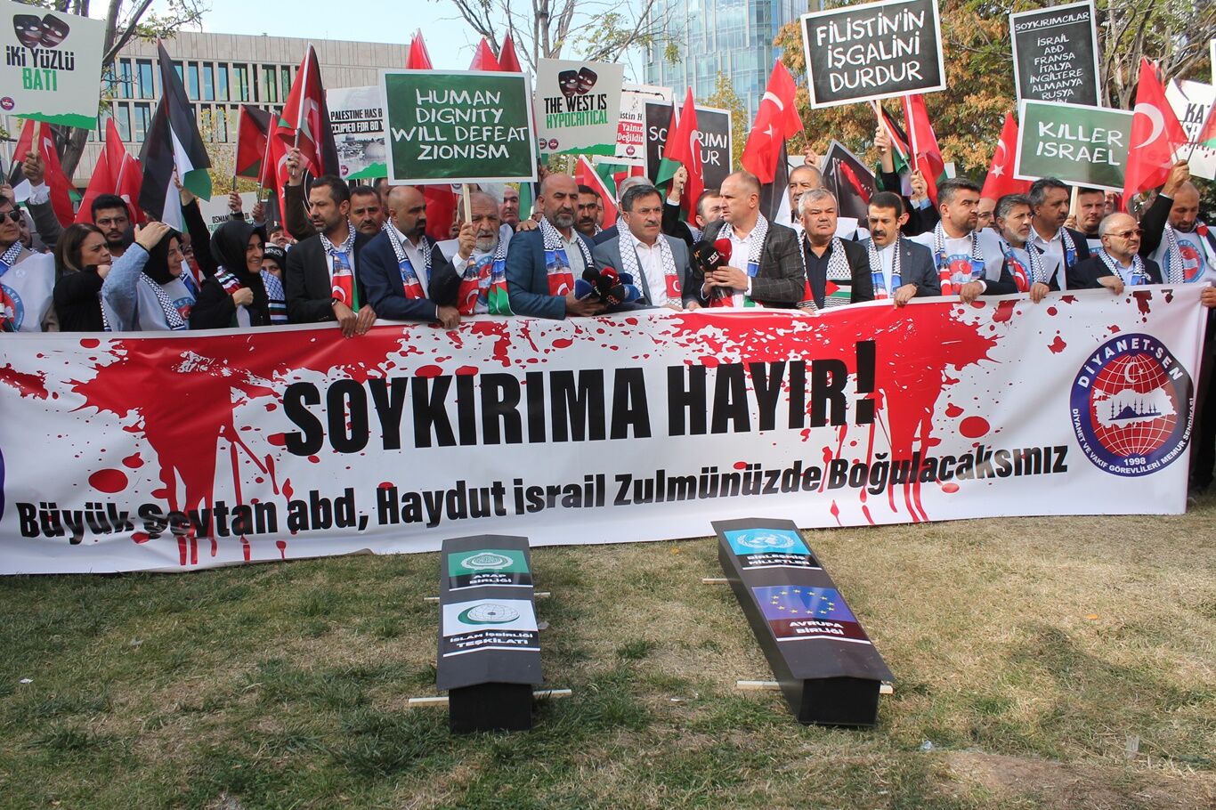 Din görevlilerinden, katliam ortağı ABD'nin Büyükelçiliği önünde Filistin'e destek eylemi