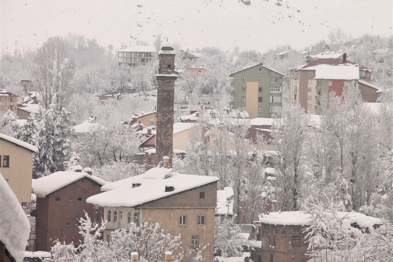 Bitlis’te kar yağışının ardından kartpostallık görüntüler oluştu