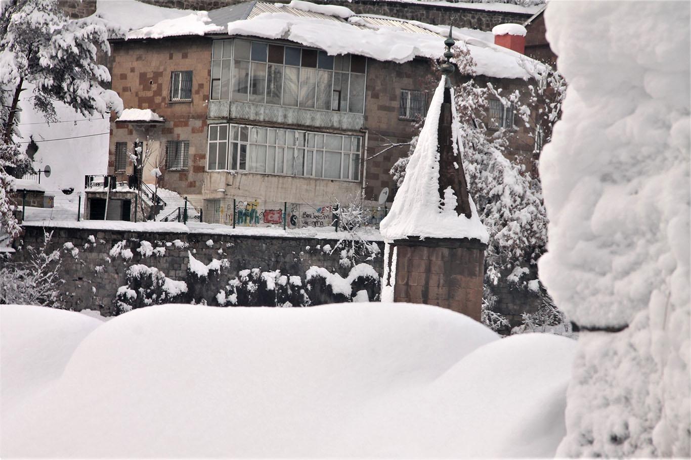 Bitlis’te kar yağışının ardından kartpostallık görüntüler oluştu