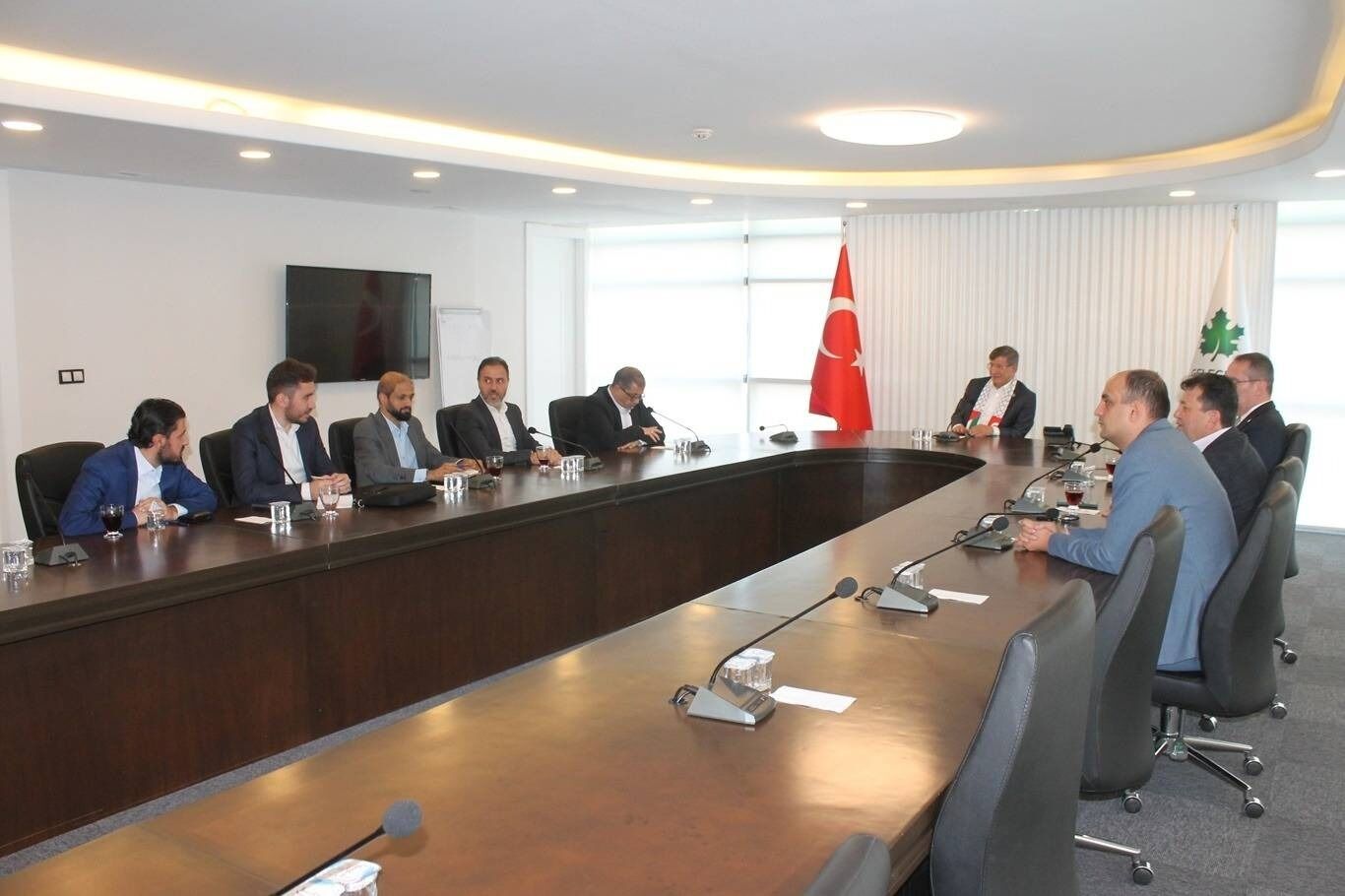 HAMAS heyeti meclisteki partiler ile görüştü