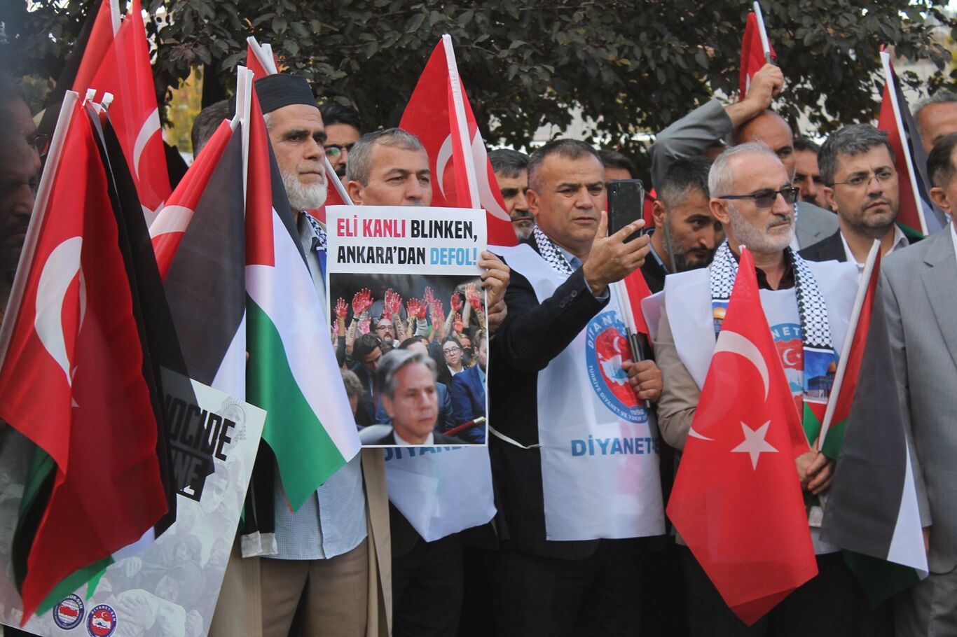 Din görevlilerinden, katliam ortağı ABD'nin Büyükelçiliği önünde Filistin'e destek eylemi