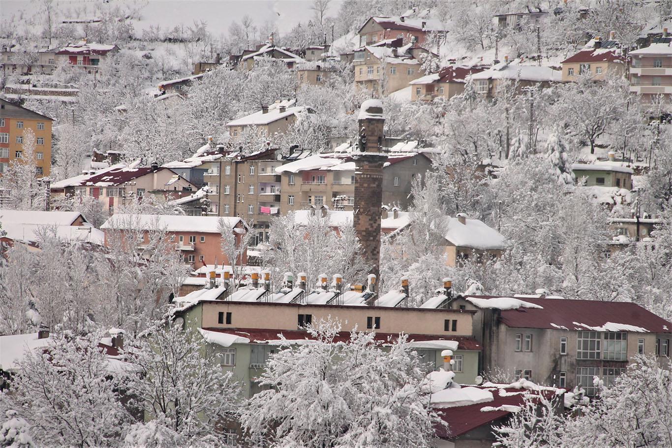 Bitlis’te kar yağışının ardından kartpostallık görüntüler oluştu