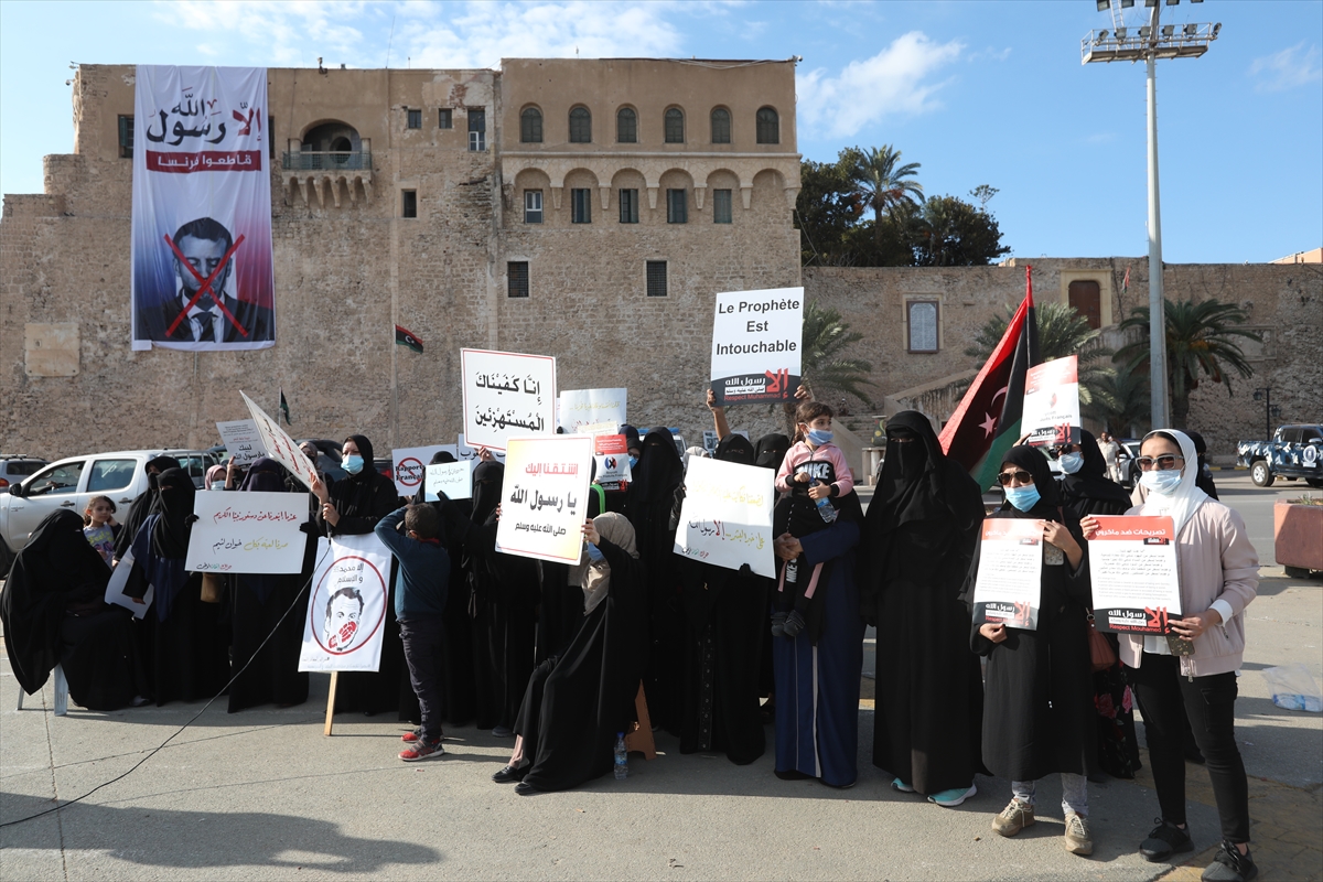 Libya'da Macron'un İslam düşmanlığı protesto edildi