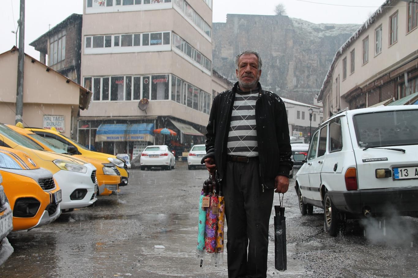 Bitlis’te aralıklarla kar yağışı devam ediyor